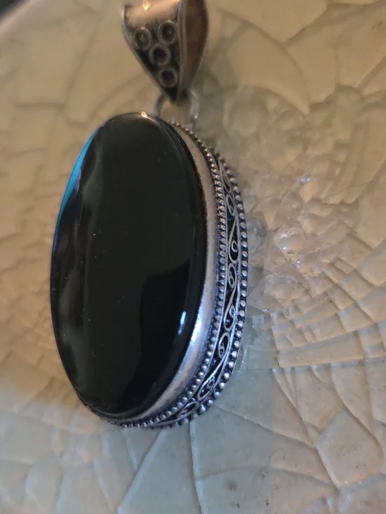 Black Onyx Pendant - powerful protection stone - Picture 2 of 5